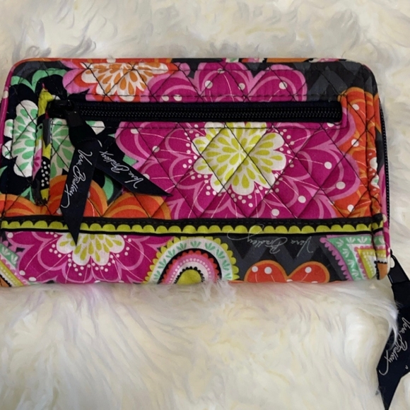 Vera Bradley never used wallet 💖 - Picture 2 of 6